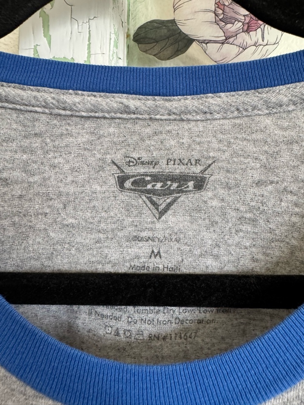 Disney Pixar Cars Dinoco Gray Short-Sleeve Tee with Blue Trim Size M unisex - Picture 2 of 3
